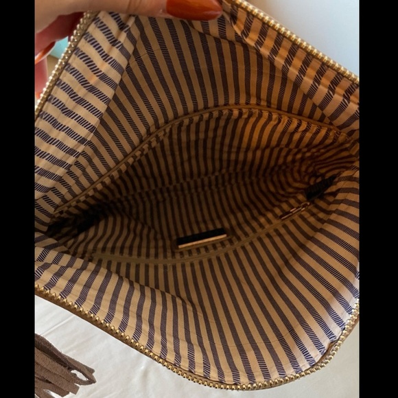 Clutch/crossbody bag I’m good condition. - Picture 6 of 9